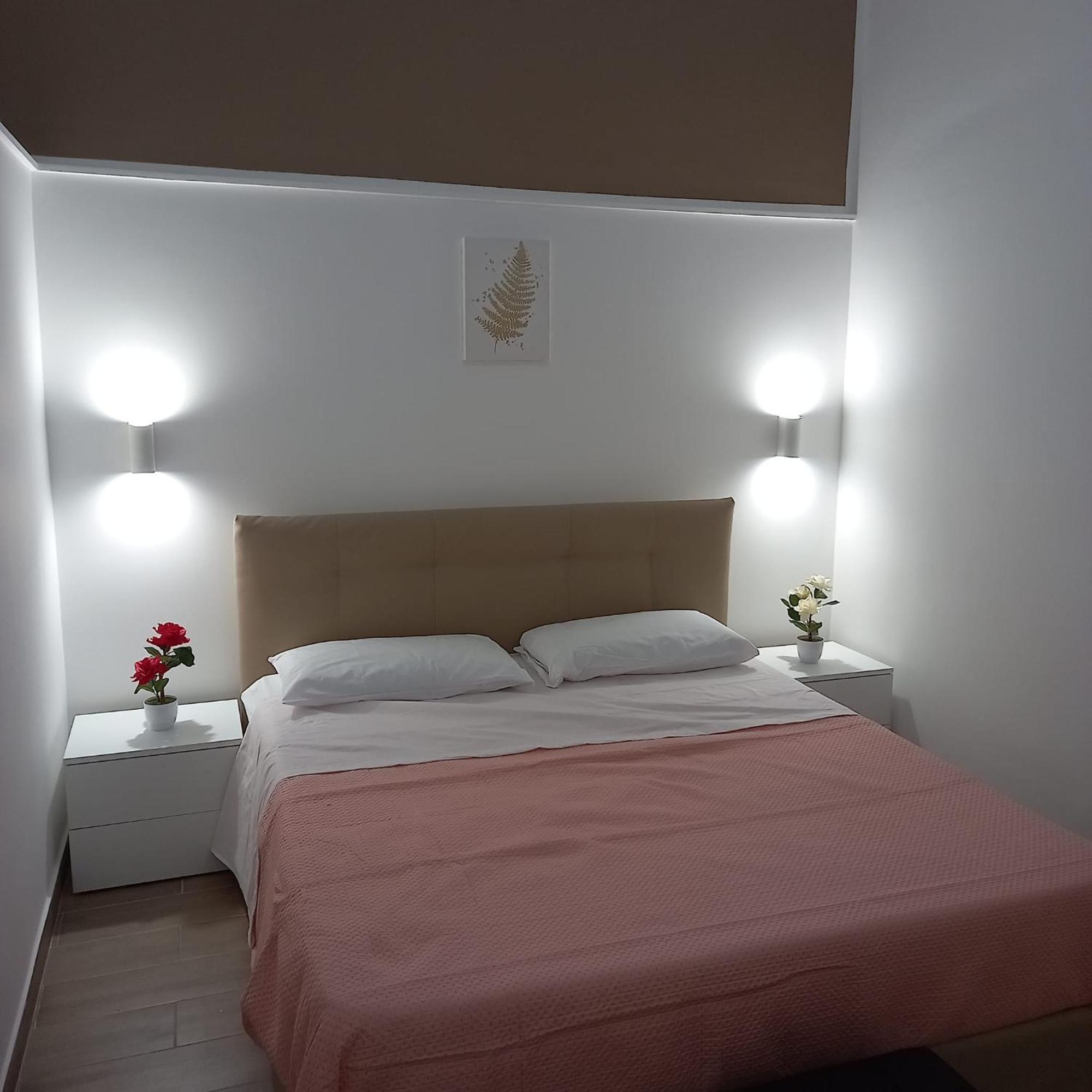 A Casa Di Lori Apartment Palermo Bagian luar foto