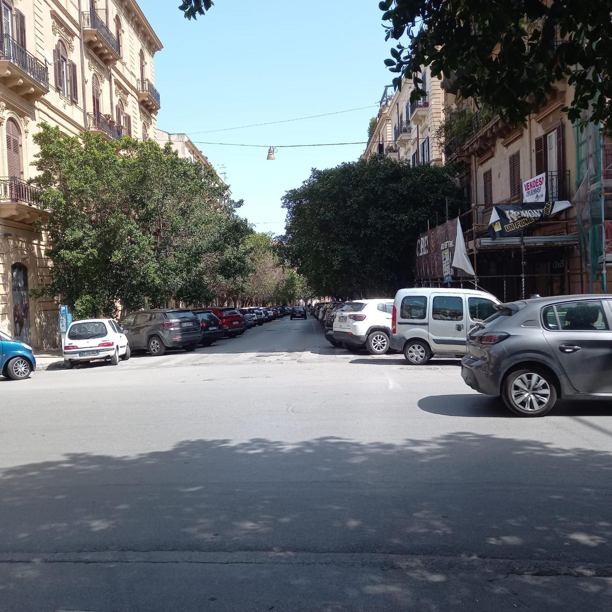 A Casa Di Lori Apartment Palermo Bagian luar foto